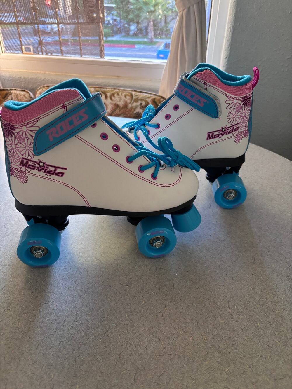 Roces Movida Art Roller Skates Size 6 1/2 Open Box